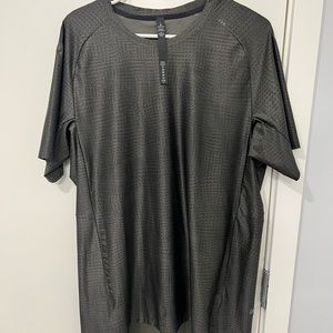 Lululemon Mens Textured Training Shirt - L